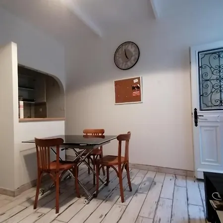 Holiday home Lou Caumino : Charmante Petite Maison De Ville. Monteux
